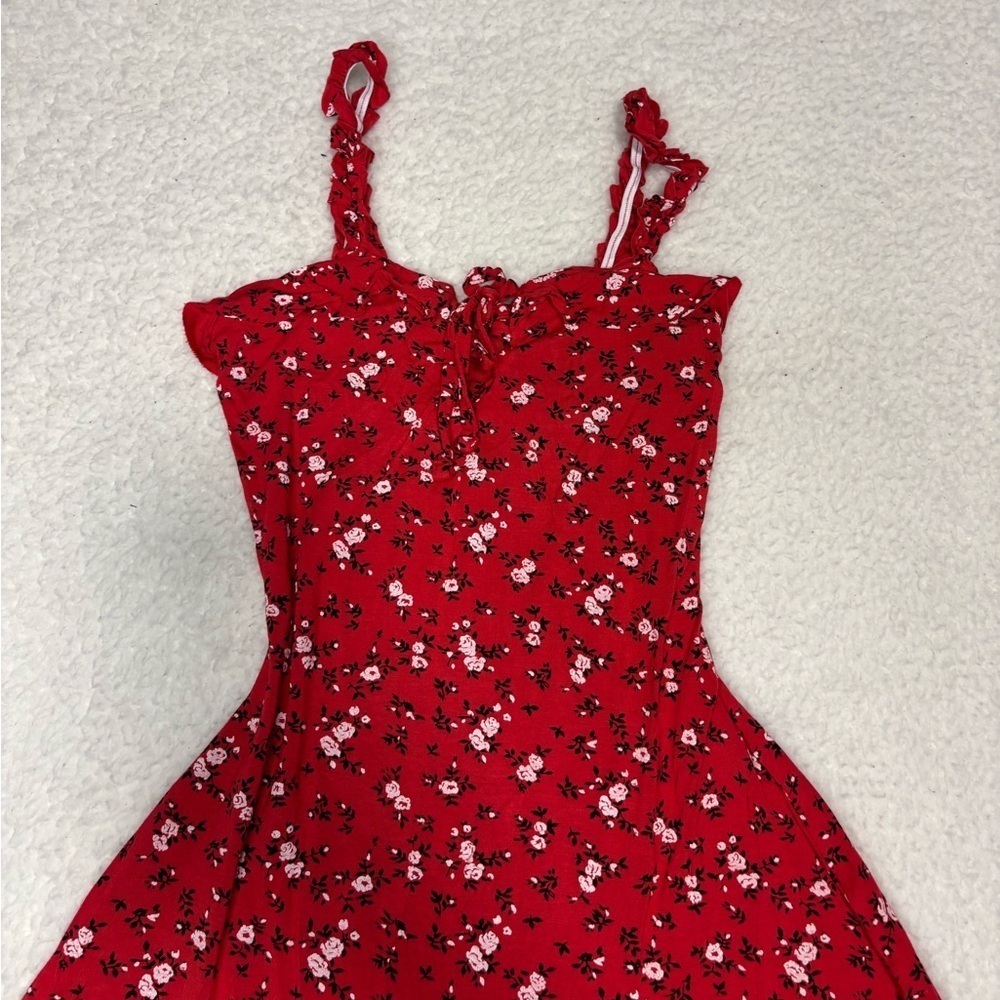 PrettyLittleThing Women Red Floral Frill Details Mini Dress - Picture 2 of 11